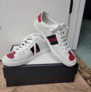 Never worn Gucci tennis shoes